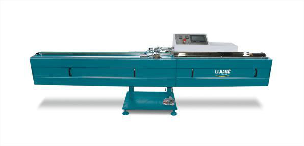 Бутиловая машина штрангпресса ЛДЖТБ01 использована для распространять алюминиевые рамки прокладки равномерно с горячим бутилом мельт,