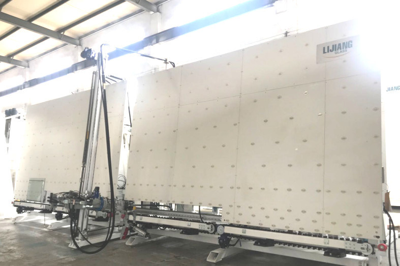 Автоматическая изолируя стеклянная машина робота запечатывания для 3 или 4 -, который стекло встали на сторону шага