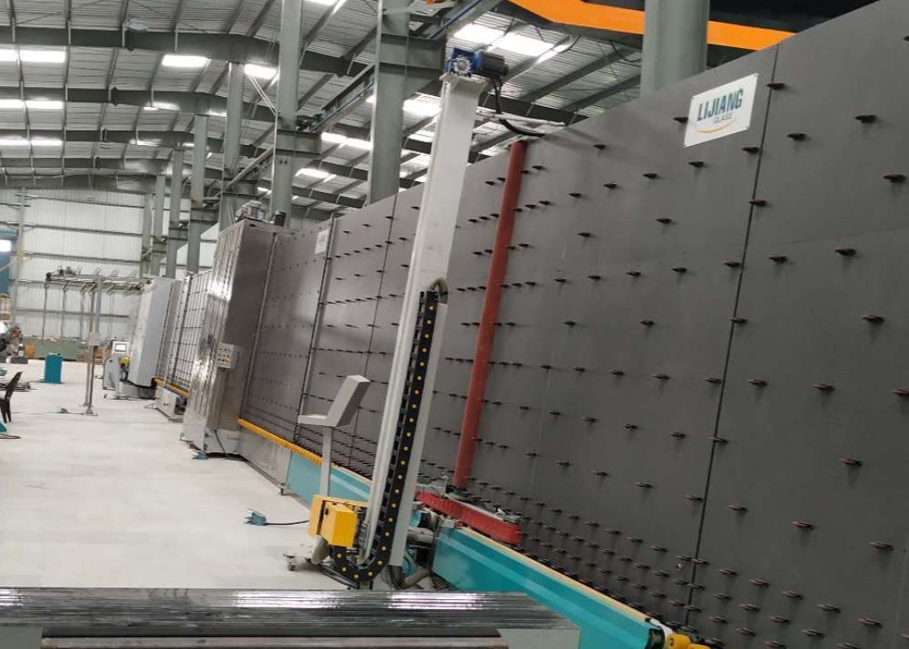 Автоматическая 2500mm двойная компонентная герметизируя машина робота для обработки стекла неубедительного стекла изолируя стеклянной двойной