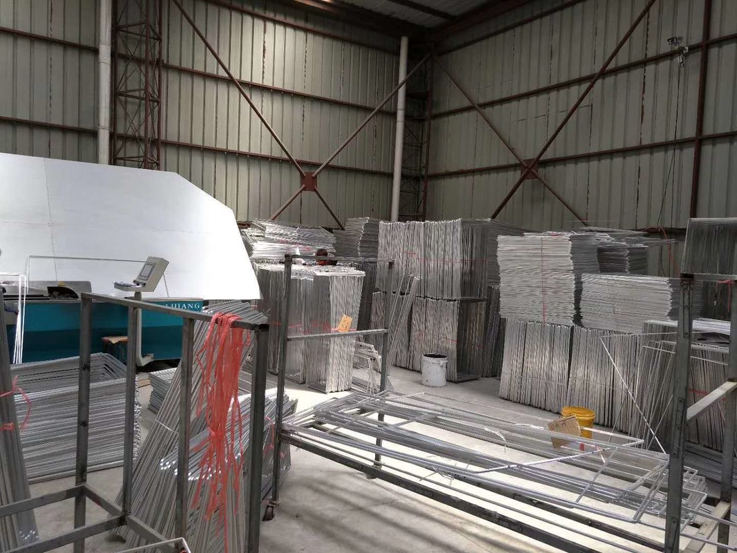 Подгонянная цветом точная гибочная машина прокладки угла ±0.5мм