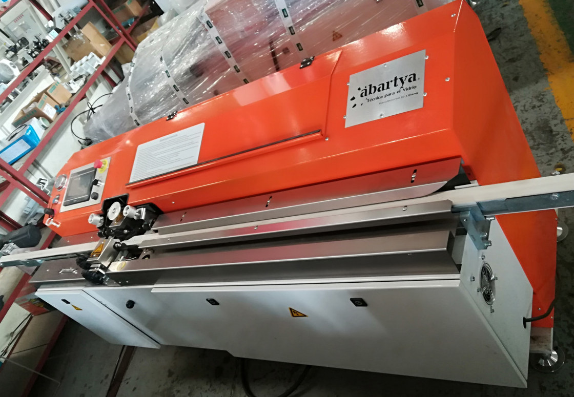 Автоматические горячие плавят бутиловую машину с большим бутиловым бочонком для двойной стеклянной машины